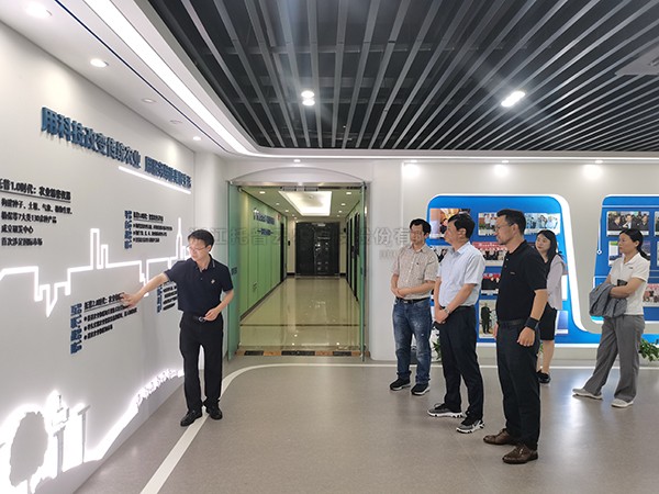 中國工程院院士、湘湖實驗室主任李培武一行蒞臨托普云農(nóng)參觀考察