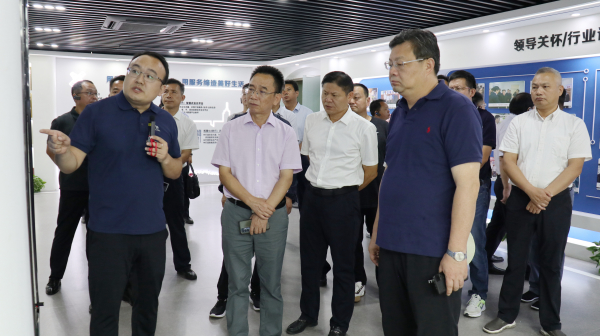 湖北省鄂州市委常委、副市長盧輝一行蒞臨托普云農(nóng)考察調(diào)研