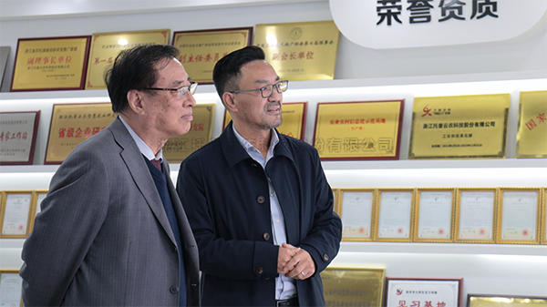 中國(guó)農(nóng)業(yè)科學(xué)院原院長(zhǎng)、中國(guó)農(nóng)業(yè)國(guó)際合作促進(jìn)會(huì)名譽(yù)會(huì)長(zhǎng)翟虎渠蒞臨托普云農(nóng)考察指導(dǎo)