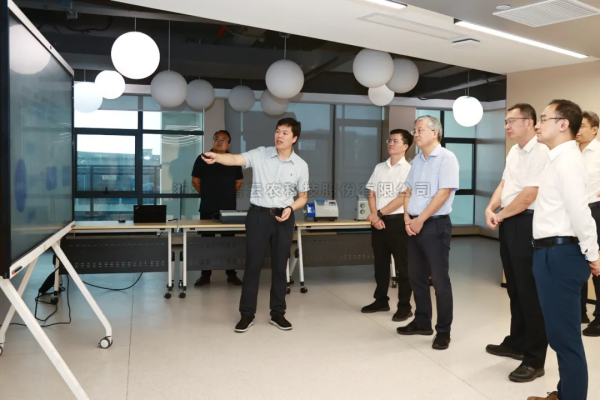 海南省委常委、三亞市委書記周紅波等領(lǐng)導(dǎo)一行蒞臨托普云農(nóng)海南子公司考察調(diào)研