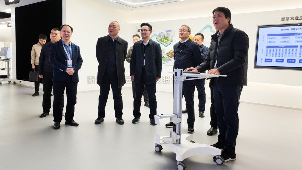 山西省農(nóng)業(yè)農(nóng)村廳黨組書記、廳長(zhǎng)孫京民一行蒞臨托普云農(nóng)調(diào)研考察