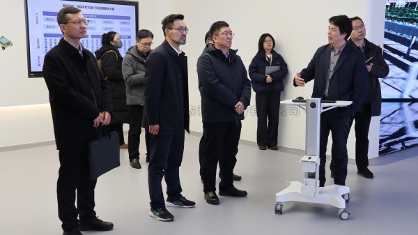 新疆維吾爾自治區(qū)黨委農(nóng)辦常務副主任徐濤赴托普云農(nóng)調(diào)研