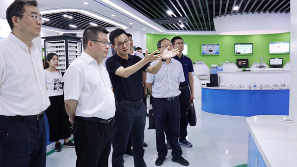 陳渝陽董事長介紹公司定位、發(fā)展歷程、使命愿景與數(shù)字農(nóng)業(yè)成功案例