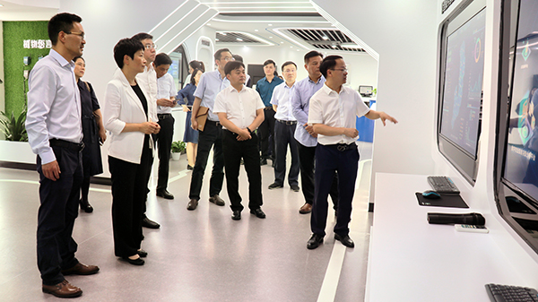 省科技廳黨組書記何杏仁一行赴托普云農(nóng)調(diào)研農(nóng)業(yè)科技工作